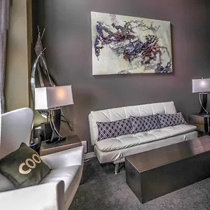 https://top-floor-penthouse-pool-views-of-bay-and-space-needle.seattlehotelsites.com