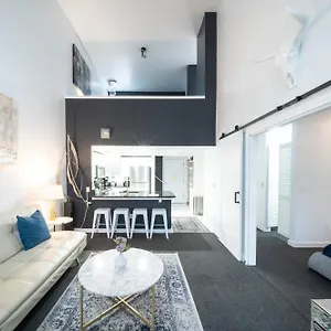 https://space-needle-downtown-modern-top-story-penthouse.seattlehotelsites.com